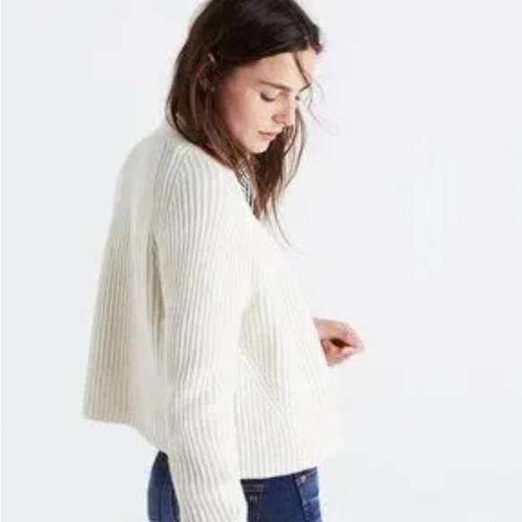 Vintage Cream Chunky Knit Cardigan with Ribbed Pattern and shoulder pads - Picture 1 of 12